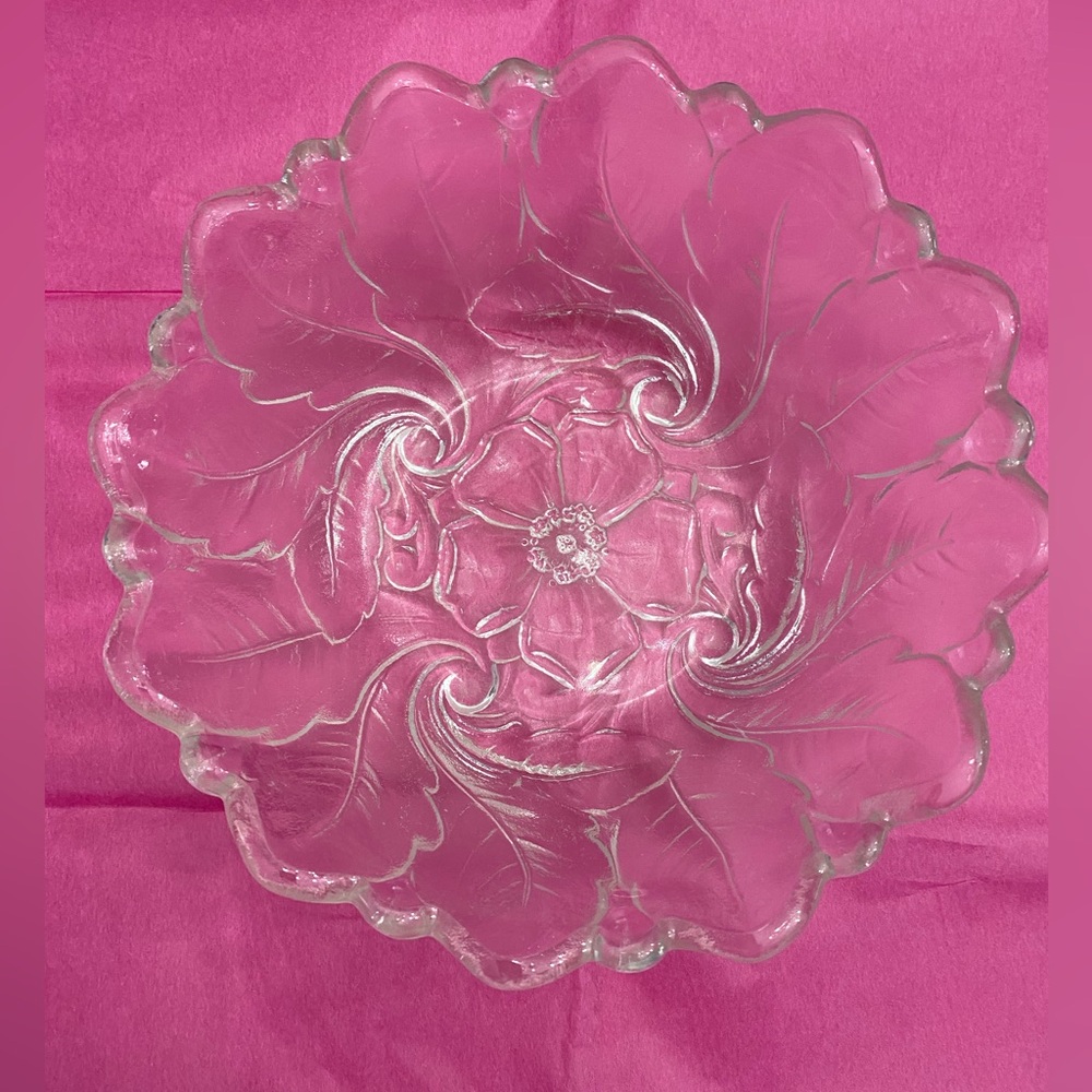 EUC VTG INDIANA GLASS CO CLEAR GLASS SERVING BOWL WILD ROSE CABBAGE LEAF FOOTED